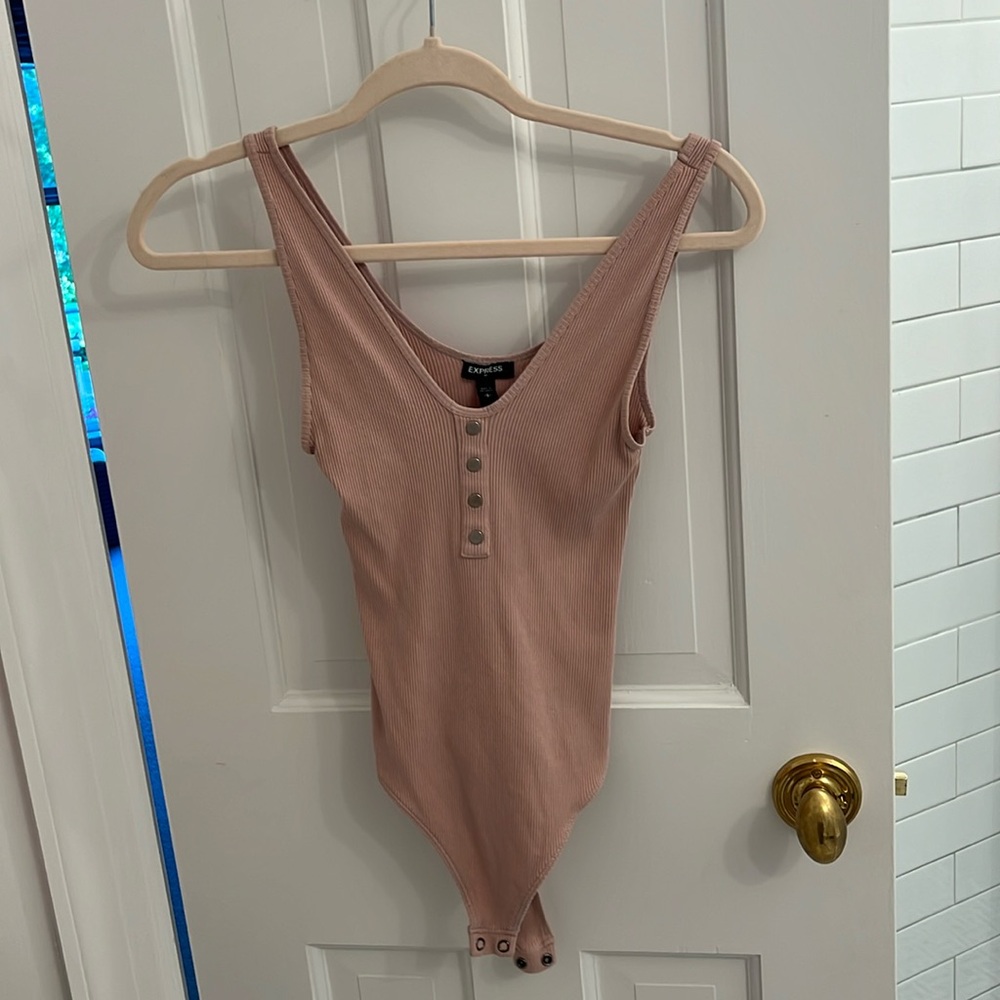 Express Light Pink Ribbed Tank Top Bodysuit w/Silver Buttons